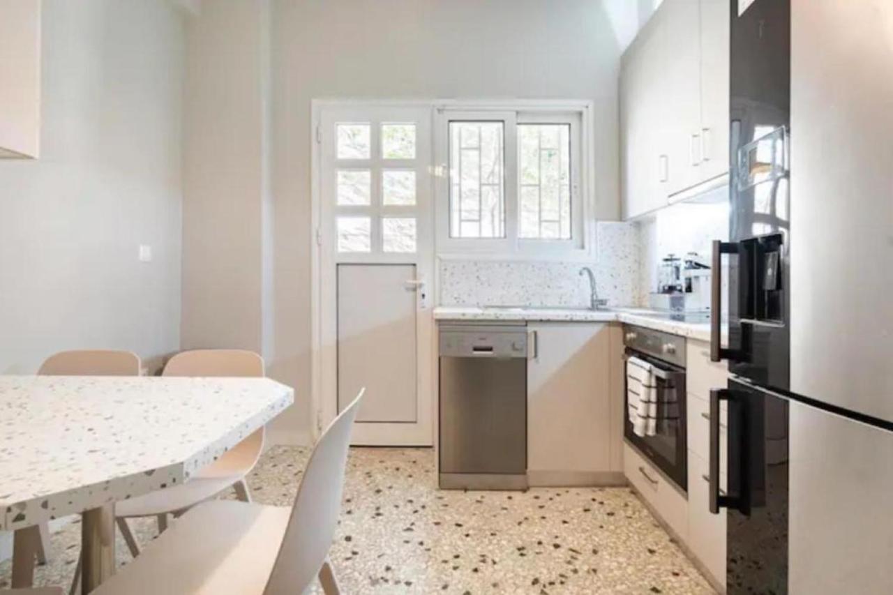 Flisvos Marina Refurbished Apartment アテネ エクステリア 写真