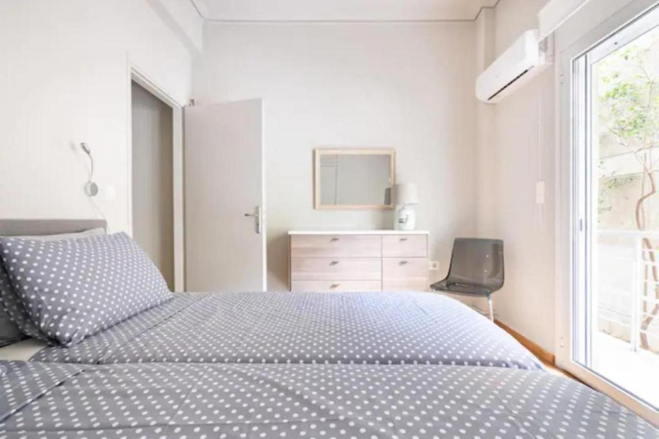 Flisvos Marina Refurbished Apartment アテネ エクステリア 写真