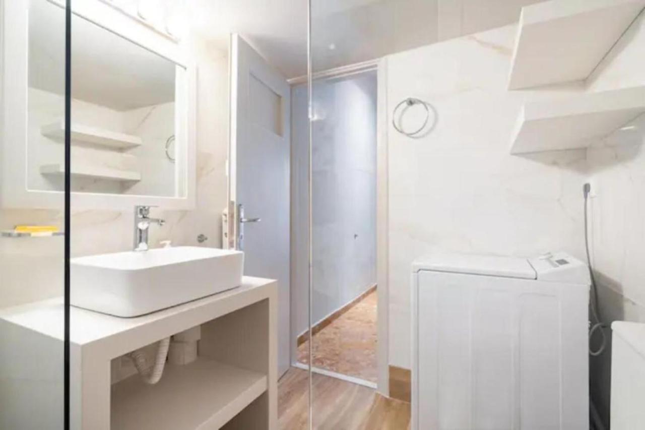 Flisvos Marina Refurbished Apartment アテネ エクステリア 写真